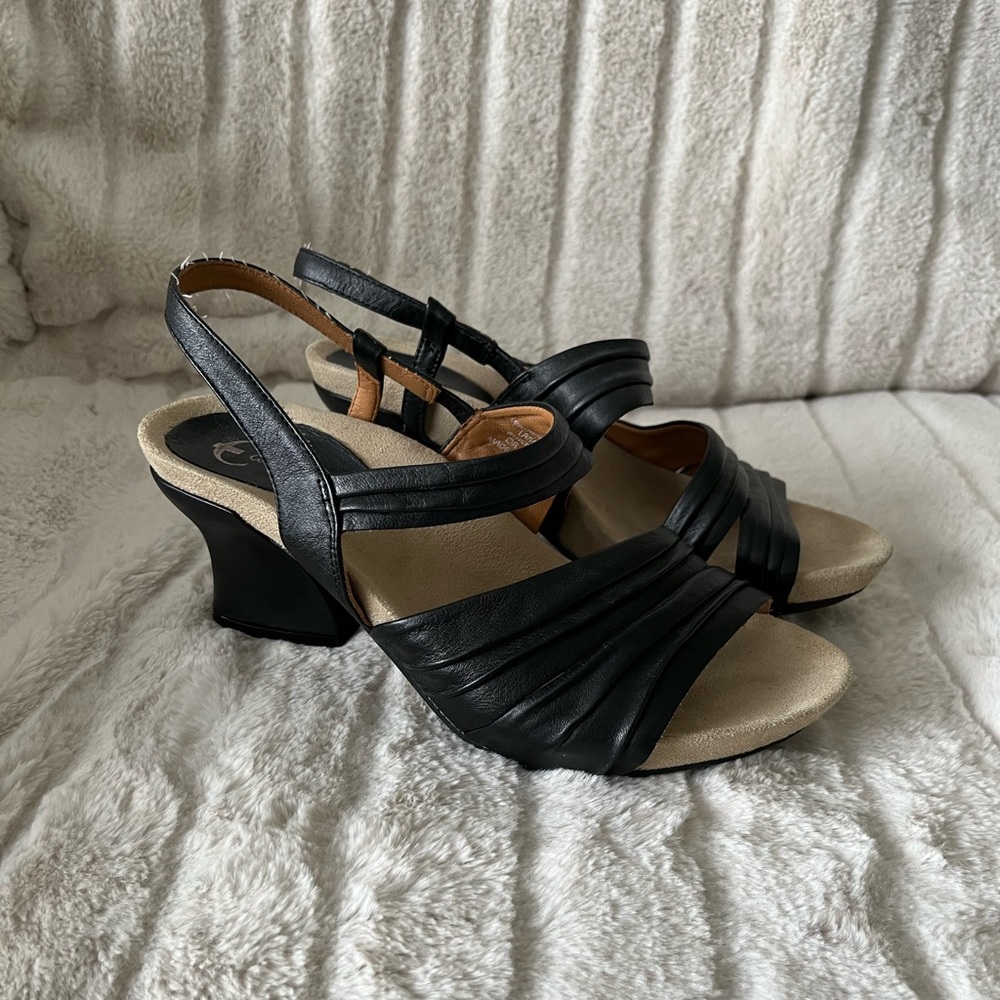 NWOB. Women’s leather sandals. New